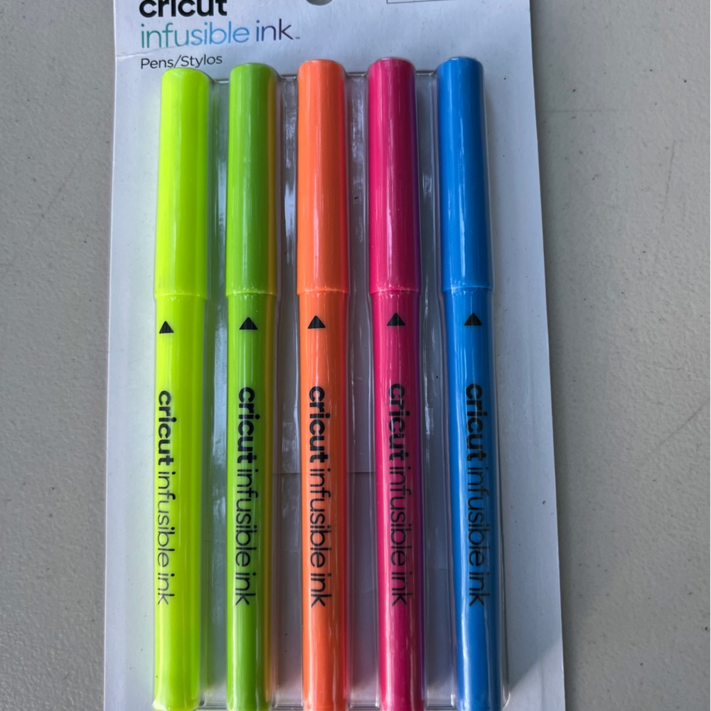 Neon Cricut infusible pens. Size .04